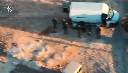 فيديو : اعتقال 3 شبان من القدس بسرقة دراجة نارية لجندي اسرائيلي